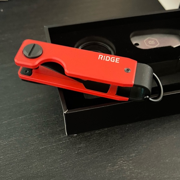 Ridge Keycase, Rodeo Red Aluminum, holds 2-6 keys securely. NIB, NWT - Picture 5 of 7